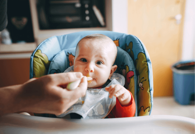 離乳食に時間がかかる理由と対策！おやこで食事を楽しむためのポイント
