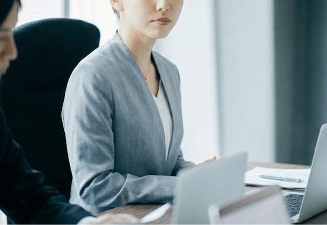 新社長「派遣は黙ってろ！」私「はーい」後日⇒大手取引先との会議で【一言も喋らなかった】結果