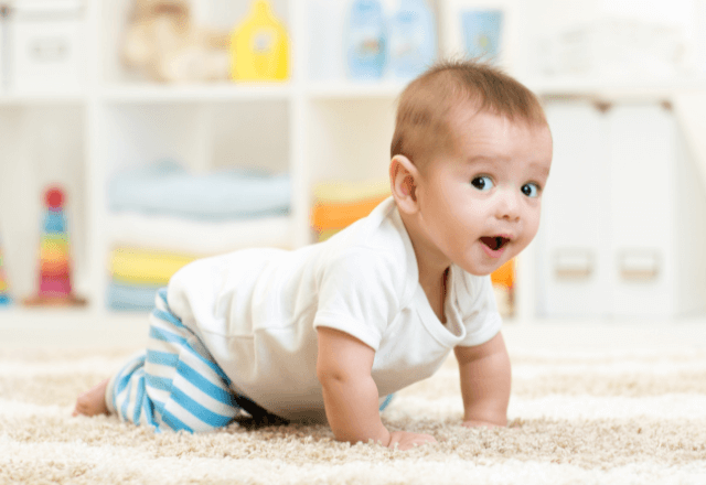 【赤ちゃんの成長】はいはい開始時期、効果的な練習法とその注意点を完全ガイド