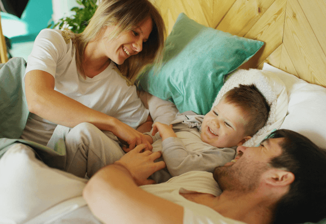 おやこの絆が深まるファミリーベッド！選び方と安全に使うポイント