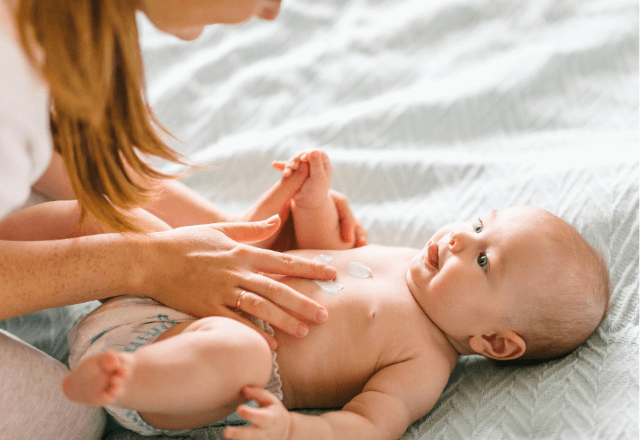 ぷるぷる肌を守る！赤ちゃんのスキンケアのコツと正しいお手入れ法