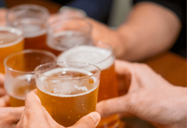居酒屋で…"飲み放題"なのに謎の高額請求！？店員に抗議した結果⇒帰り際に聞こえた【最低すぎる一言】に「ウソ…」