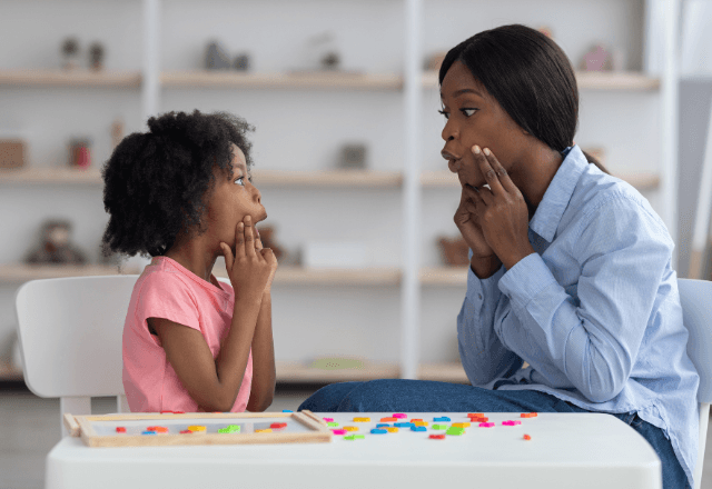 子どもの語彙力はどう伸ばす？おやこの会話や遊びで育てる方法
