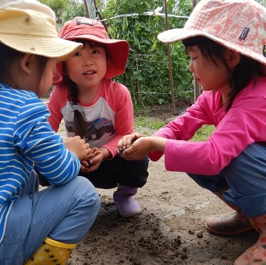 お友だちを遊びの輪に入れない…意地悪しないで！と叱らずあたたかく見守ってよい理由【森のようちえん現場から】