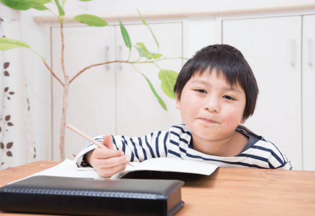 狭い部屋でも快適！リビング学習の工夫と収納のコツ