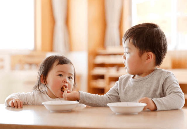 赤ちゃん返り・きょうだいげんかに悩んだら…おやこで読みたい絵本と対処法