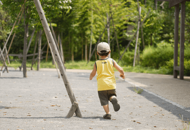 息子夫婦が帰省中…1歳の孫を「外で遊ばないとかわいそうよ」と猛暑の中遊ばせた結果⇒【衝撃の結末】に…