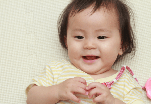 0歳児の成長を促す室内遊びとは？おうち時間を楽しくするアイデアをご紹介