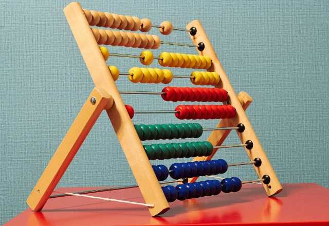 0歳から算数脳を育む！話題の「100玉そろばん」活用術