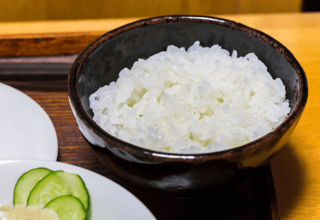 定食屋で…父「おっきたきた」だが店員が“料理”を置いた瞬間⇒「話にならん」父が【一人で退店した】ワケ…