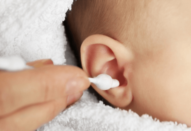 子どもの耳掃除は必要？開始時期や安全に行うコツを徹底解説