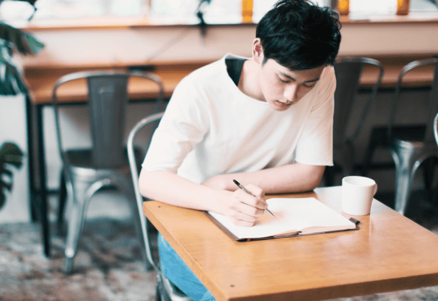カフェで…店員「勉強頑張って」学生「ありがとうございます」だが翌日、来店時⇒「えっ？」学生が震えたワケ…