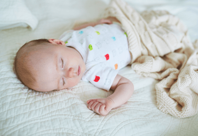 生後3ヶ月の寝かしつけをスムーズに！おやこでぐっすり眠るコツと習慣