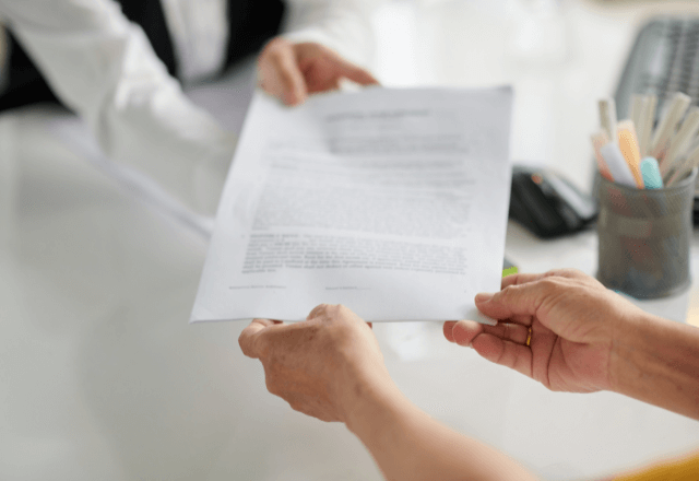 婚約者「浮気相手が妊娠した」義母「あんたが悪い」だが後日⇒私『これを見て』突きつけた“書類の内容”に…全員「え？」