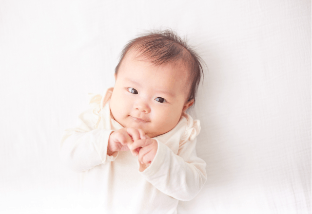 生後5ヶ月の睡眠時間はどれくらい？理想のスケジュールと寝かしつけのコツ