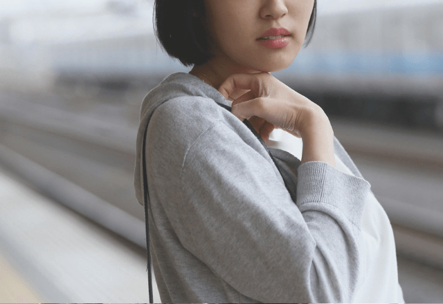 通勤電車で…見知らぬ男性が肩を掴んで「無視すんなよ！」私「はぁ？」しかし後日⇒【衝撃の正体】に絶句…