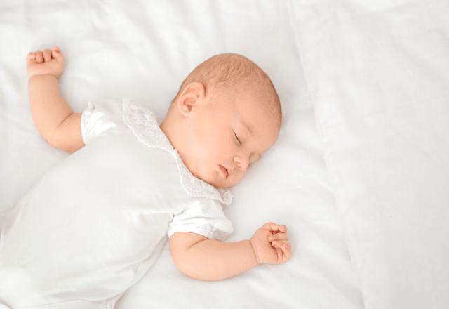 赤ちゃんはいつからひとり寝できる？トレーニング方法とコツ