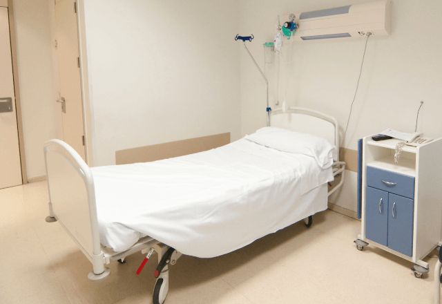 上司「義父が入院したくらいで休むな！」俺「…だそうです。お義父さん」直後⇒義父の正体を知り顔面蒼白に！？