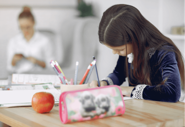 子どもが積極的に学ぶ！リビング学習をサポートする便利アイテム