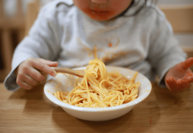 帰省中…「食べる資格なし！」3歳孫の食事を捨てる義母。直後⇒嫁「タクシー呼んで」義母が青ざめたワケ…