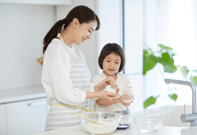 おやこで挑戦！美味しいおにぎり作りのコツと安心してお出かけするポイント