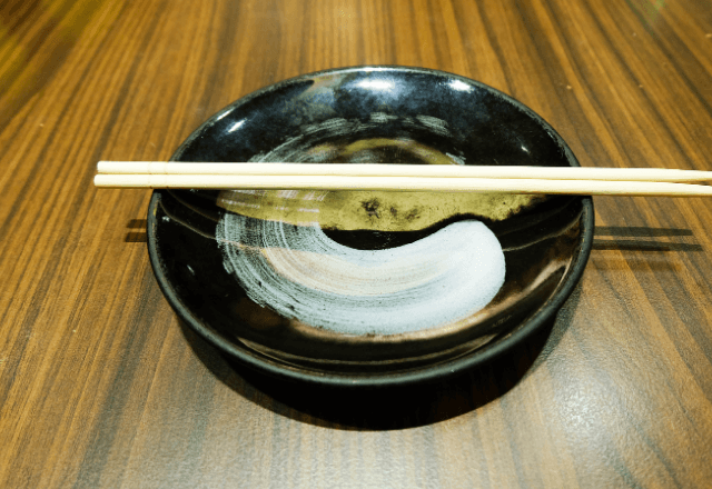 新婚で…義母「ご飯食べにおいで」私「はい」だが当日⇒義母「体に良いから（笑）」並んだ【料理】に背筋が凍る…