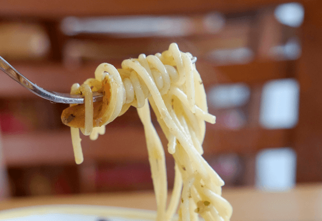 レストランで…パスタの味に違和感。店員を呼んだ数分後⇒「味見して大丈夫でした」食べかけの皿が戻ってきて―！？