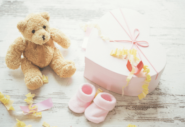 友だちに贈る出産祝いの相場は？マナーや喜ばれる最新トレンド