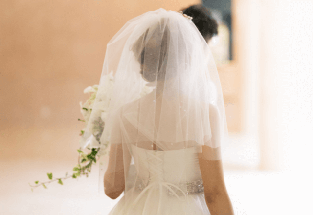 結婚式当日…メイク担当の変更に違和感。そして花嫁が入場した瞬間⇒『嘘でしょ…』会場中が“凍りついた”ワケ