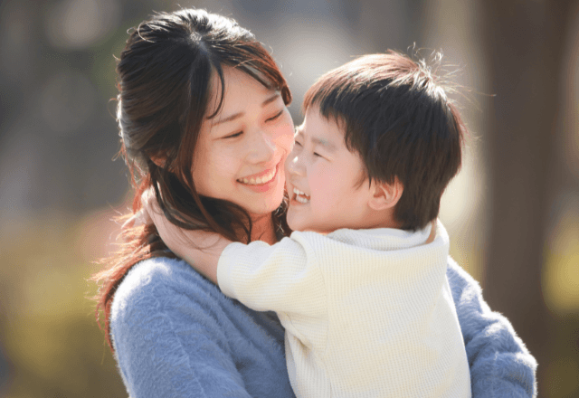 「また怒っちゃった…」と落ち込む日はコレを読んで。子どもの自己肯定感が育つ家庭の"ゆる〜い習慣"