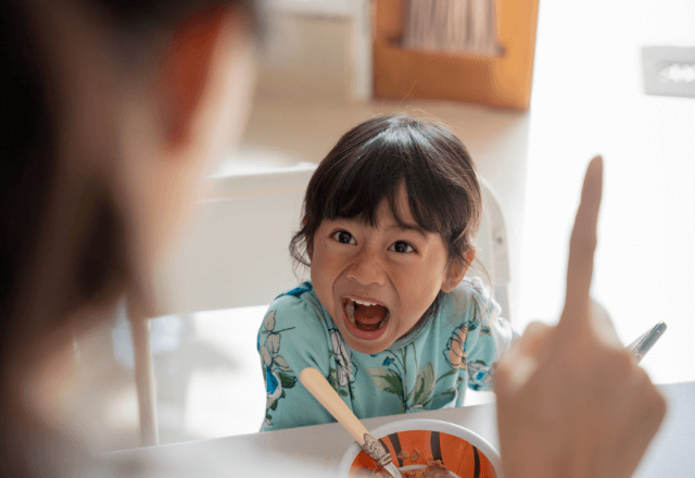 子どもの「キレる」行動に困り果てているあなたへ｜子どもの感情表現をサポートする方法