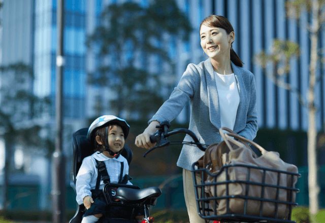 子どもと自転車に安全に乗るには？前乗せ・後ろ乗せの目安や選び方を解説！