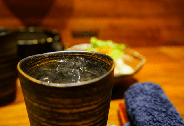 居酒屋で…店主「先週のこと覚えてる？」客「初めて来ましたけど…」直後⇒「そんな…」客が息を呑んだワケ…