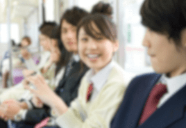 「うっせーんだよ」泣く子どもを睨む若者。母親が謝罪した直後⇒女性「あのね…」強烈な一言に若者が赤面して…