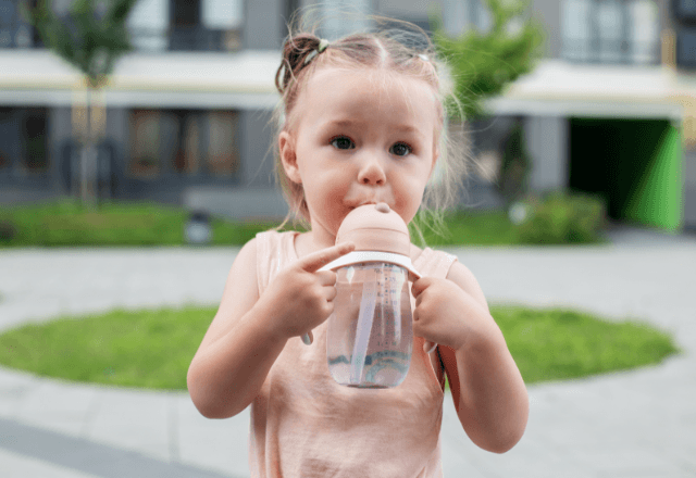 【幼稚園の水筒選び】ストロー？直飲み？おやこで納得のサイズと素材