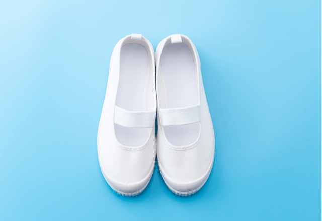 頑固な黒ずみもスッキリ！上履きをキレイに洗うコツ