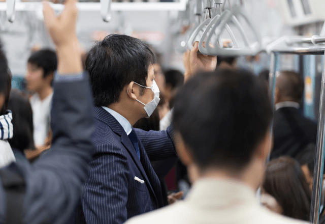 電車で…乗客「撮るなよ！」配信者「撮られて困るの？」駅員が介入後⇒配信者「これは…」衝撃の一言に唖然…