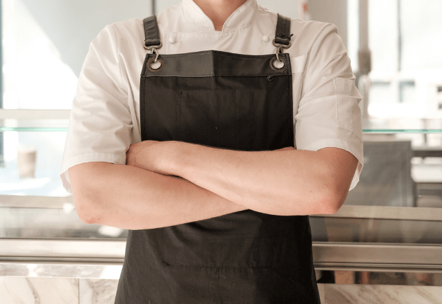 高級レストランで…店員が「貧乏人が来るな（笑）帰れ！」というので“本当に”帰った結果⇒俺の〈正体〉に「え」