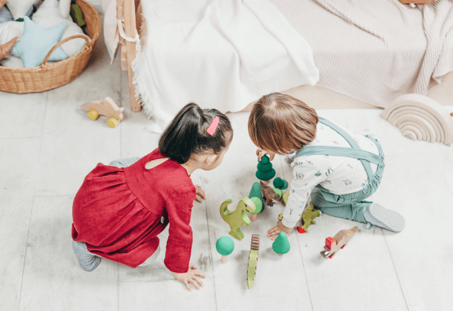 幼児期の大冒険！1歳半の子どもが夢中になる室内・屋外の遊び方