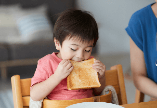 【管理栄養士監修】幼児食にパンを取り入れるメリット・デメリット