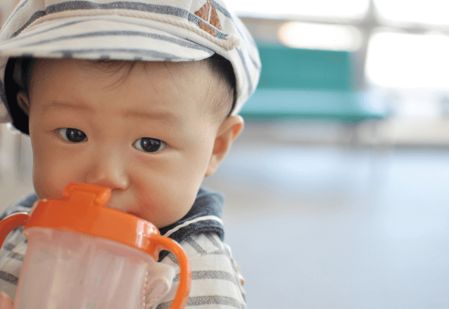 飛行機で…私「孫は飛行機が初めてで…」CA「あら！」着陸前⇒CA「こちら…」思わぬサプライズに家族全員涙…