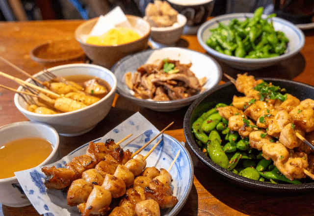 居酒屋で…客「同窓会全員が体調不良なのでキャンセルで」50人分ドタキャン⁉しかし直後⇒店員の返答に…客「え？」