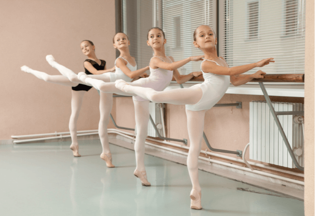 バレエ発表会の費用はどのくらい？親のサポート内容やメリットを徹底解説