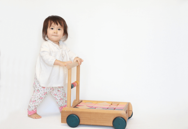 1歳頃の成長を後押し！遊びながら能力を伸ばすおもちゃの選び方