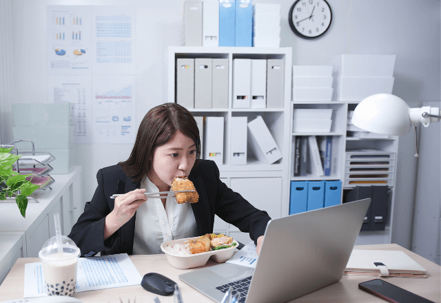 ランチ中…「何かあった？」同僚「ううん、大丈夫」笑顔の”違和感”を放置した結果→「嘘でしょ…」