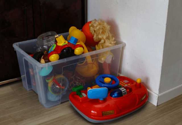 子どものおもちゃをすっきり収納！100均グッズやDIYの活用術