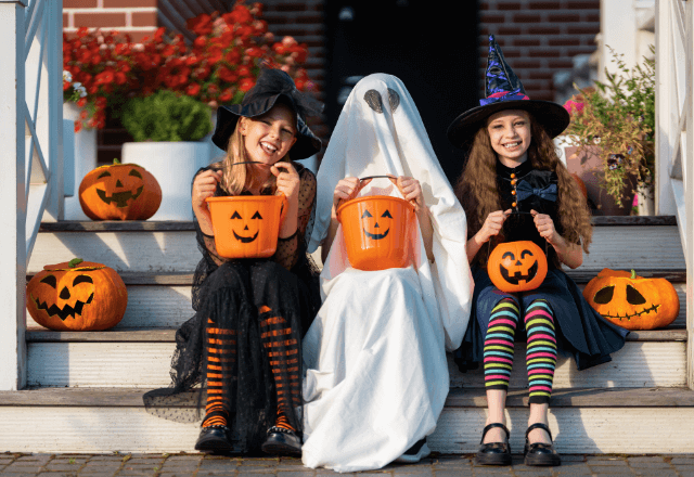 お菓子に込められた魔法？ハロウィンの由来を徹底解説