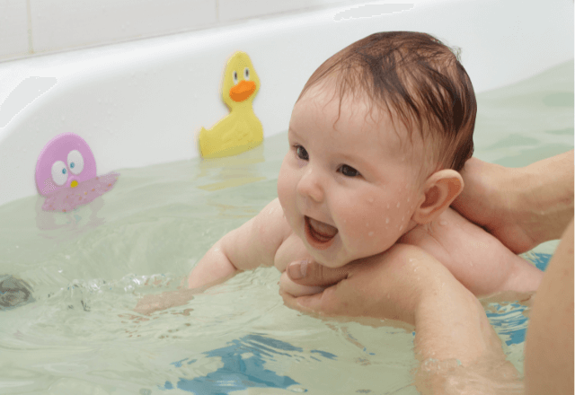 赤ちゃんのお風呂デビュー！どこでどうやって洗うのが安全？