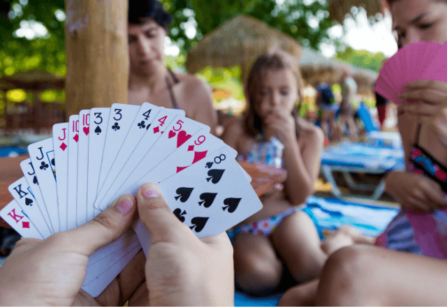 お子さんとトランプで遊ぼう！知育に最適なゲームを紹介
