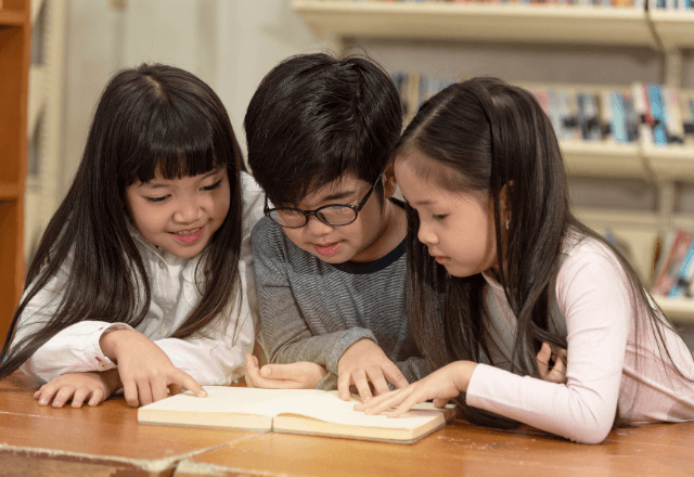  「子どもが絵本に興味がない…」と嘆くママパパへ｜保育士が教える、絵本好きな子どもに育てる方法